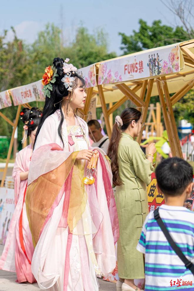 我在成都逛花市！“花样”玩法体验不一样的花卉美学(图5)