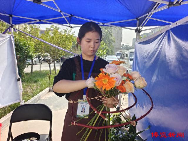 2023年淄博市首届插花花艺职业技能竞赛举办(图2)