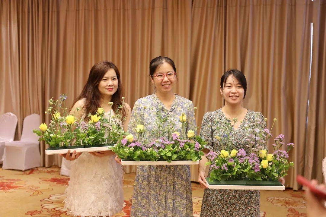与花为伴“焙”享幸福！2023年海口市龙华区总工会花艺（烘焙）小课堂活动收官(图4)