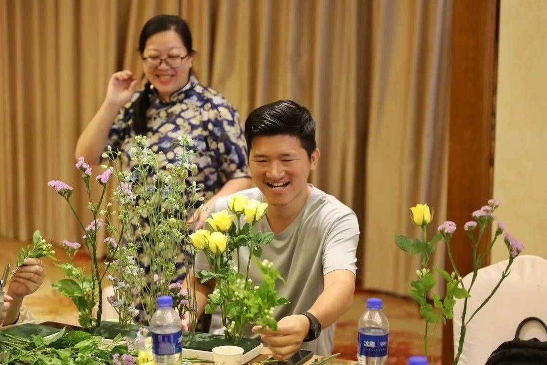 与花为伴“焙”享幸福！2023年海口市龙华区总工会花艺（烘焙）小课堂活动收官(图5)