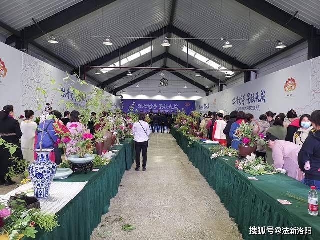 “牡丹妙手 景致天成”2023中国（洛阳）牡丹插花技能大赛在老城举行(图2)