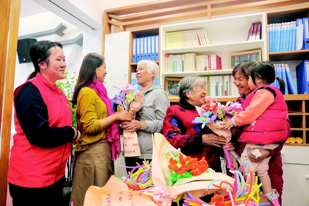 桂林各社区开展丰富多彩的活动为母亲节送上“礼物”(图2)