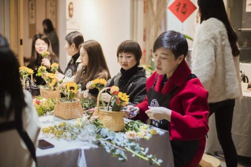 秋拾花艺培训：韩式花束包装特点及包装搭配注意事项(图1)