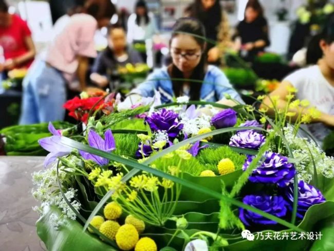 欧式花艺设计商务经典培训班即将开课快来济南乃夫插花花艺职业培训学校报名(图4)