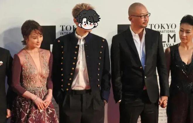 蒋勤勤挺会拿捏尺度穿礼裙领口开到腰非但不俗气还很高级(图7) 蒋勤勤挺会拿捏尺度穿礼裙领口开到腰非但不俗气还很高级(图7)