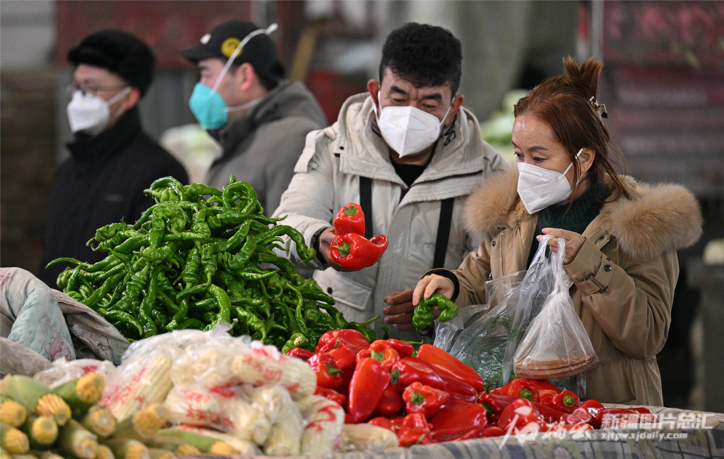 贴窗花、选饰品、购鲜花……迎新年的氛围来了!(图2) 贴窗花、选饰品、购鲜花……迎新年的氛围来了!(图2)