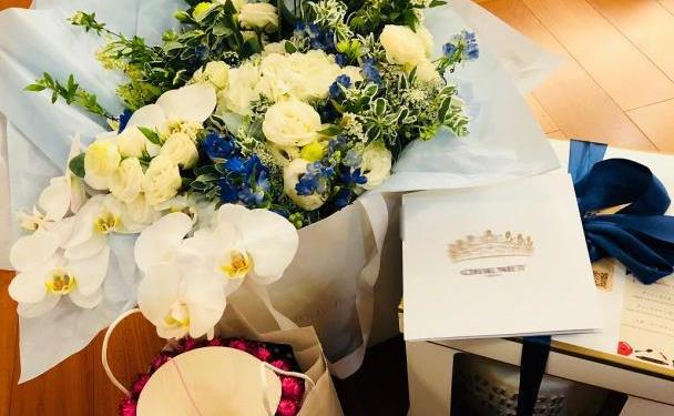 李冰冰晒46岁的生日礼物满屏鲜花令人羡慕她的颜值是真女神(图1)